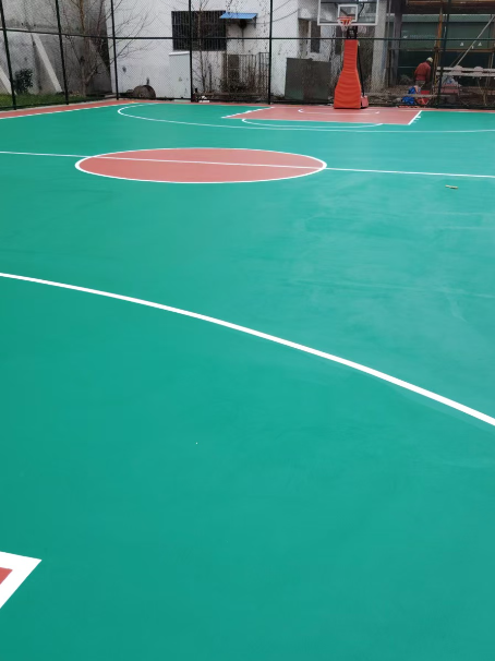 青白江 球场长期使用易出现地面开裂